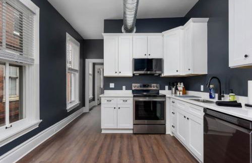 Flats on Front - Riverfront Gem Fast Wi-Fi 2F - Foto 8