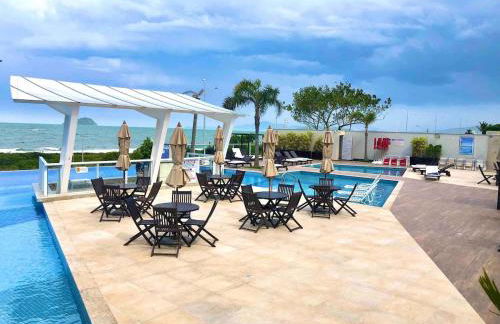 Apê estilo Resort c/ pé na areia e vista mar, próximo ao Beto Carrero - Foto 53