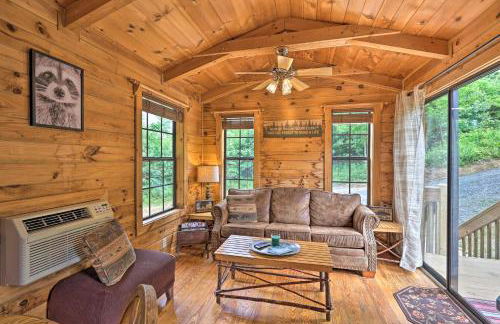 Quaint Log Cabin with Views Near West Jefferson - Foto 3
