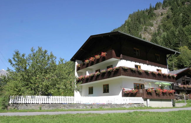 Apartment in Matrei Near Ski Slopes - Photo 1