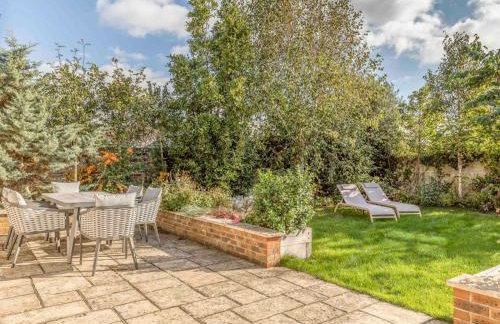 Stylish and fresh 4 bed beach house with garden - Pass the Keys - Foto 43