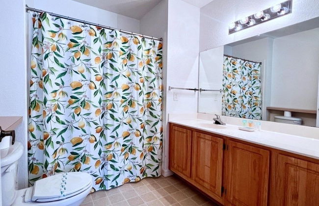 Lovely Family Town Home In Great Location 4 Bedroom Townhouse by RedAwning - Photo 16