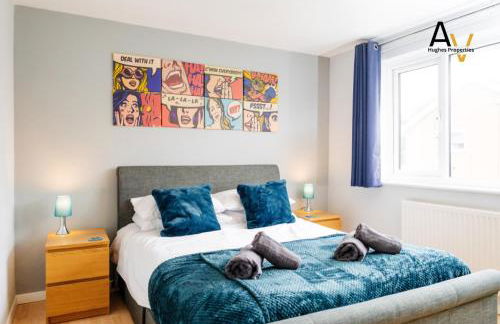 Northampton Pop Art House - Free Parking - Fast Wi Fi by AV Hughes Properties - Photo 2