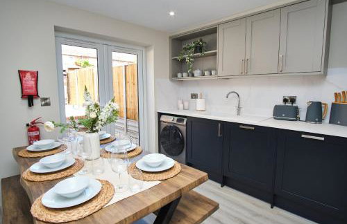 Spacious 4 Bed House Sleeps 6 Parking Garden in Loughborough - Foto 8