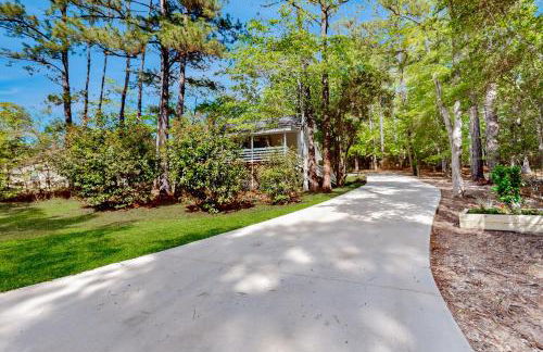 6 Mi to Lake Brookeland Home with Treehouse Vibes - Photo 25