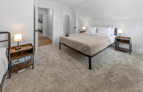 Farm House DT Indy with Pool Table - Photo 36