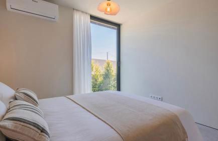 Stunning Beach House with Pool by LovelyStay - Foto 49