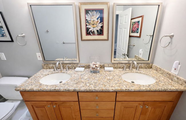 Ocean View Luxury Condo - Photo 18