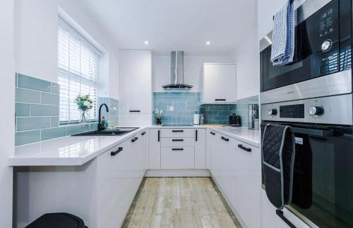 Serene & Contemporary Hoole House - Photo 2