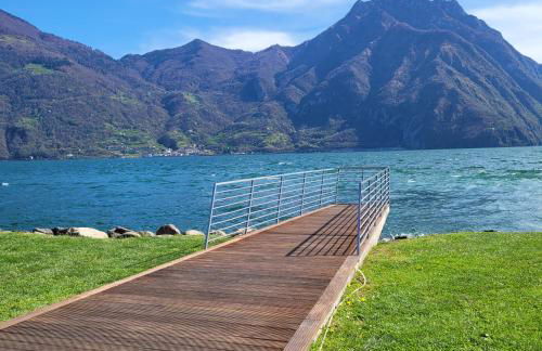 Onda del lago Mountain Lake Iseo Hospitality - Foto 1