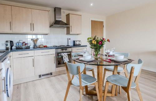 Waterfront Quayside Apartment with secure parking & lift, Ideal for Mobility Users - Foto 35