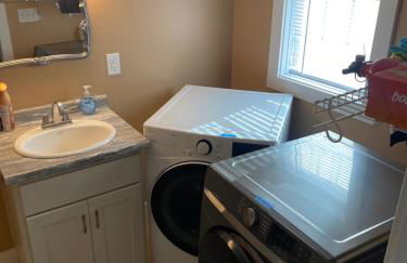 Short Walk to Campus - Photo 9