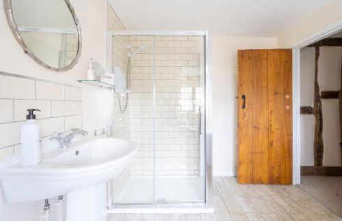 Cotswold Thatched Cottage - Photo 37