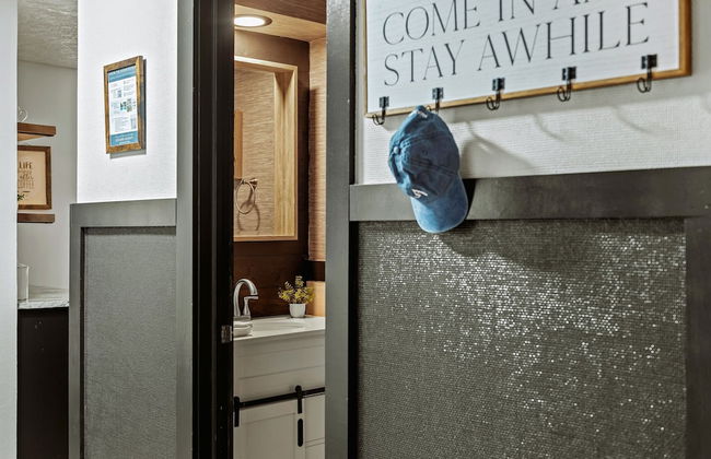 Pocono Bear Den by Avantstay Stylish Modern Deck w Grill Outdoor Dining - Foto 32