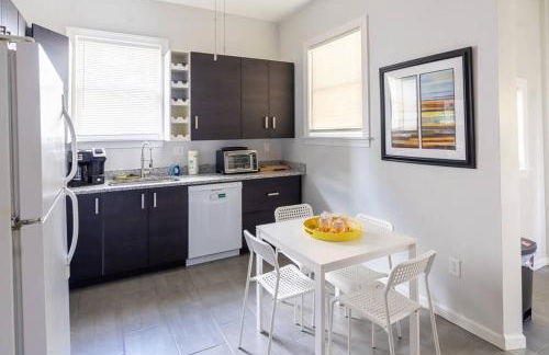 The Great Pink Lady with Huge Wrap Around Porch! - Foto 7