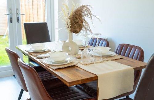 Modern Spacious 3 Bedroom House in Canterbury with En Suite and Free Parking Perfect for Contractors & Families - Photo 11