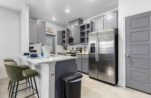 NEW Temple 12 BD Contractor & Group Friendly - Foto 10