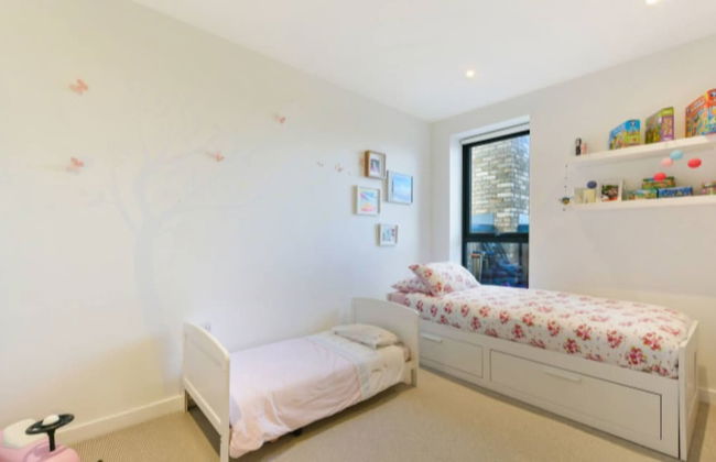 Lovely Luminous 3 Bed Flat, With Secure Ev Parkng - Foto 3