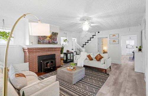 5BR 3BA Family Retreat 2 Blocks from Beach - Foto 59