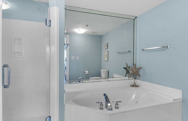 Spacious 2BR Condo w/ Partial Gulf Views, Pool, Across the Street From Beach! - Foto 26