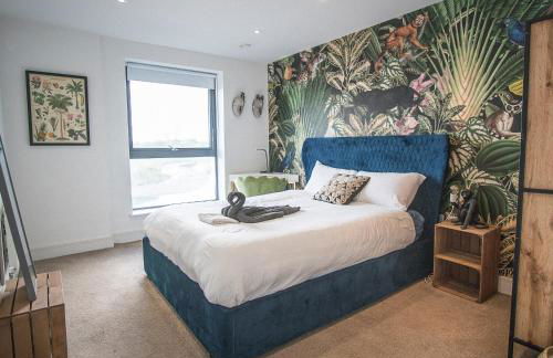 Stunning Riverside View Apartment, near Canary Wharf & O2 - Photo 29