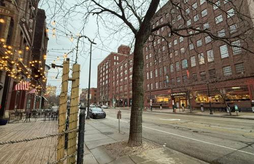 Speakeasy Attached, Walkable to Cavs, Flats, Casino - Foto 46