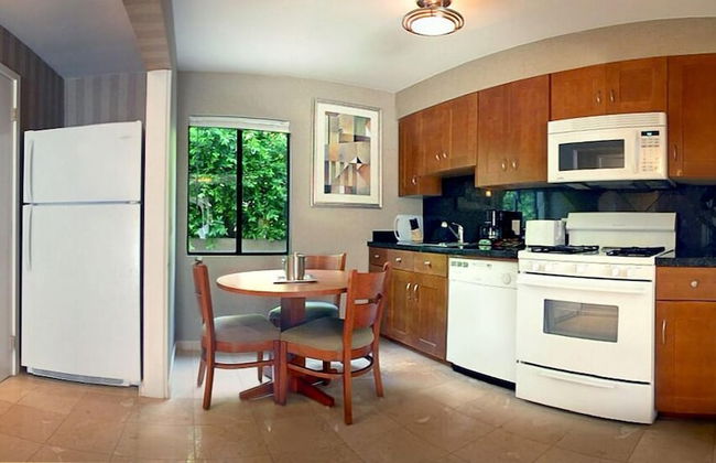 7 Springs Inn & Suites - Photo 17