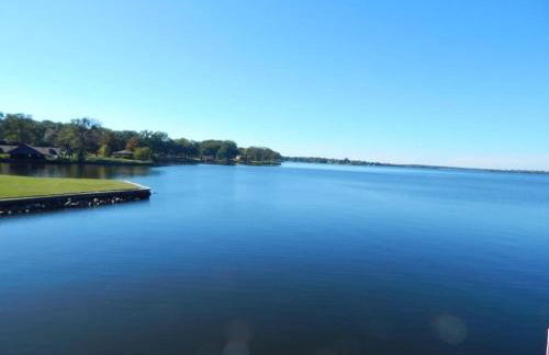 Lakefront Oasis with Private Hot Tub - Foto 19