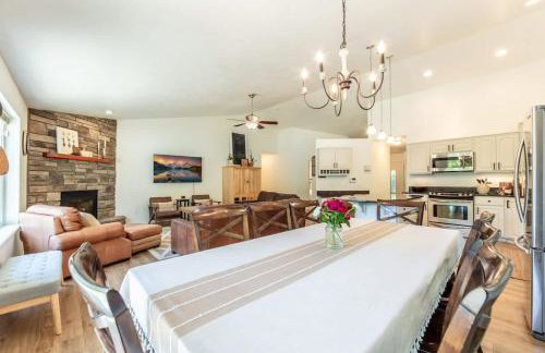 Big Family Getaway- Theater Room- BBQ- Play Room- Fire Pit - Foto 16