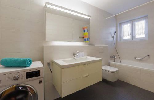 Elegant two-bedroom apartment with terrace in Rovinj - Photo 30