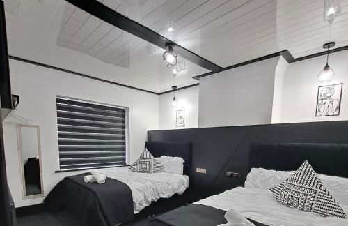 Family Holiday with Hot tub , Family groups only - Foto 18