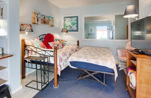 Sun-Soaked Studio with Pool Access in Lake Worth! - Foto 2