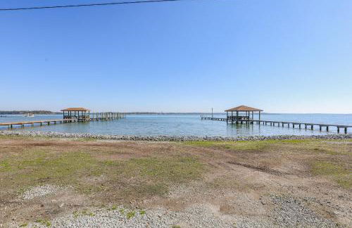 Spacious Home with Waterfront View-Welcome Pets - Foto 66