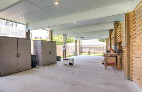 La Porte Home with Balconies Walk to Beach! - Foto 27