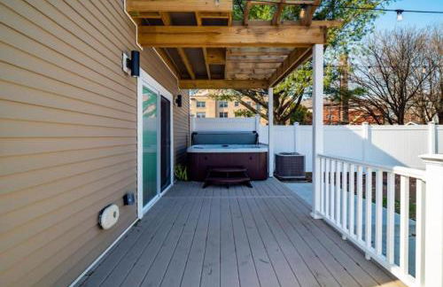 Hot Tub N64 Mins to Downtown Sleeps 8 - Foto 54