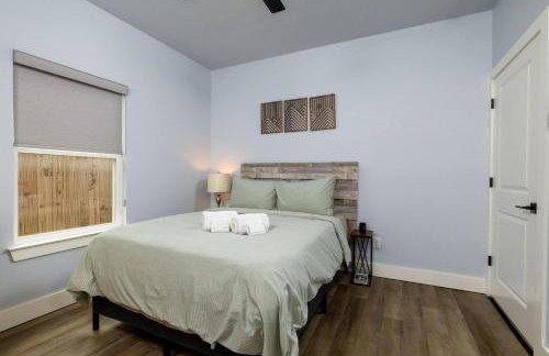 Fenced Yard - Fire Pit - Gated Parking - Workspace - Foto 9