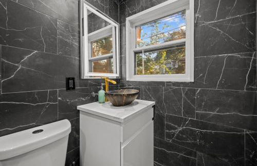 Cozy & Chic Apt King Bed -Free Parking - Foto 5