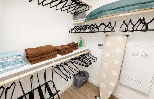 Upscale Escape 10 Min from Disneyland With Pool & Gym - Foto 58