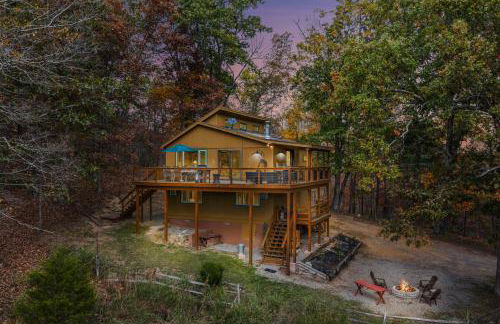 Camp Dancing Bears - Wifi, Riverfront, Pet Friendly, Fire Pit, Grill, Deck, Fishing, Games, Fireplace, King Bed - Photo 1