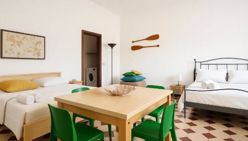 PARATICO - Lakefront Apartment with Pool Access & Free Parking - Foto 4