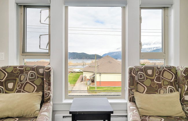 Harmony Haven 2BR Lakefront Suite - Photo 20