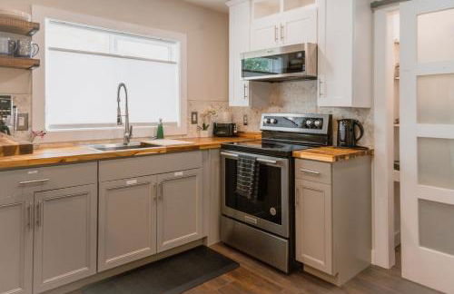 Shares Courtyard Luxury Apt - NEW! - Foto 21