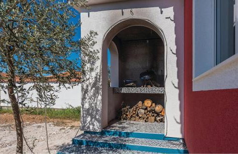 Four-Bedroom Holiday Home In Cista Velika - Photo 11