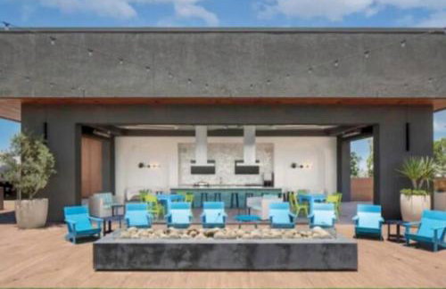 Spacious 2 Bedroom Apartment Near Disneyland and Anaheim Convention Center - Photo 11