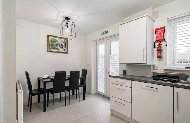 Charming 3 Bed Home in Stepps, Glasgow - Garden & Patio - Photo 45