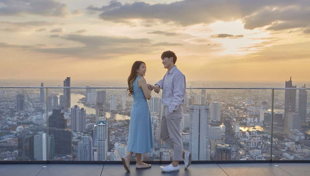 Mahanakhon SkyWalk Ticket - Foto 2, Take in a breathtaking sunset over Bangkok