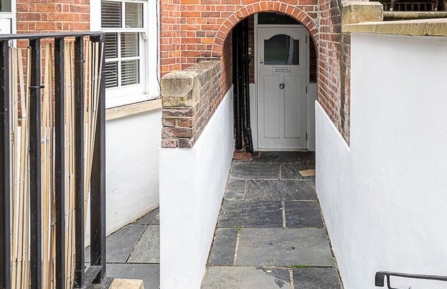 Charming and Modernised Edwardian Flat - Photo 27