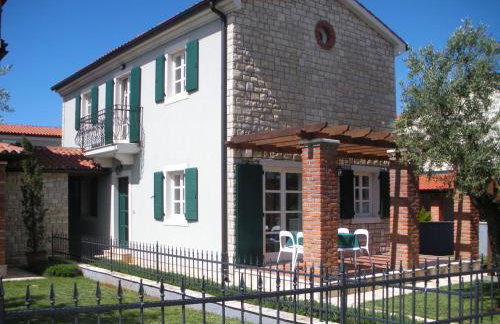 Villa Petra - Photo 1