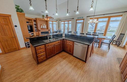 Frolic Inn OBX - Semi Soundfront Retreat, Pool, Hot Tub, Boat Ramp, Elevator, Media & Game Room - Foto 12