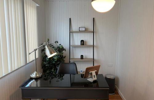 The B&W Haven 5BR Home with yard theater - Foto 69